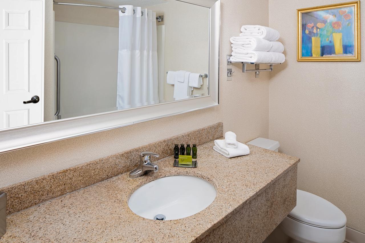 Boxboro Regency Hotel Boxborough Bagian luar foto